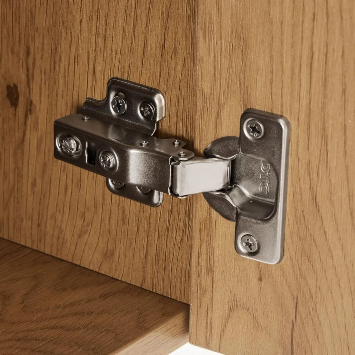 Macabane Buffet 4 portes décor effet bois rainuré noir et naturel SCOTT Sale