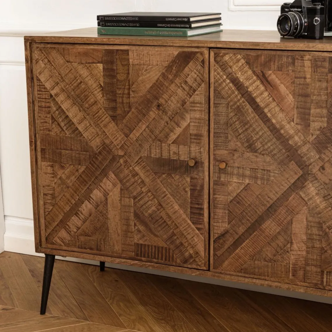 Macabane Buffet bois 3 portes symétriques pieds métal KIARA Online