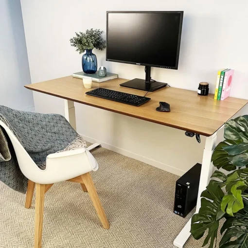 ALTEREGO Bureau assis-debout électrique 'BIONIK'avec plateau en bois et métal blanc Outlet