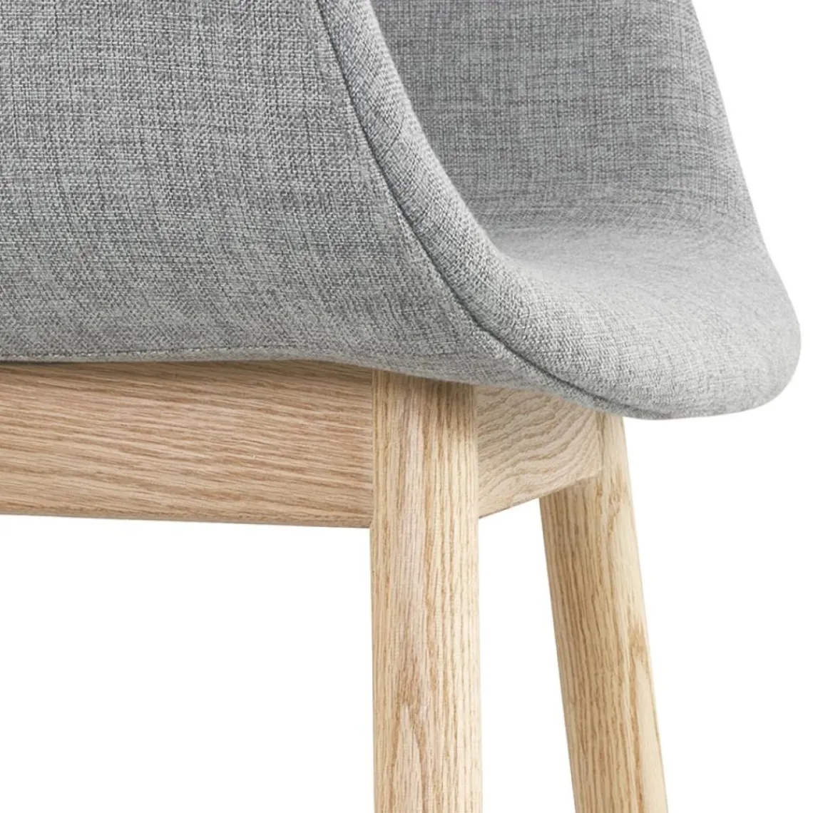 ALTEREGO Chaise avec accoudoirs 'LAMBIC' en tissu gris clair et pieds en bois naturel Sale