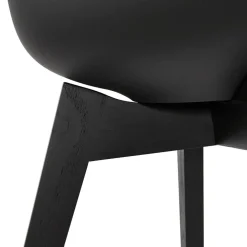 ALTEREGO Chaise avec accoudoirs 'MISTRAL' noire avec pieds en bois noir Sale