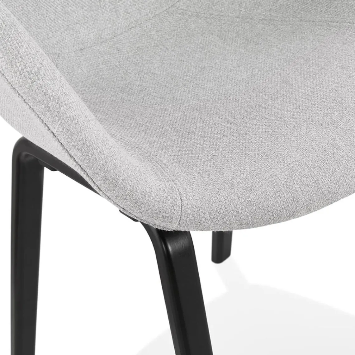 ALTEREGO Chaise design avec accoudoirs 'SAMY' en tissu gris clair et pieds en bois noir New