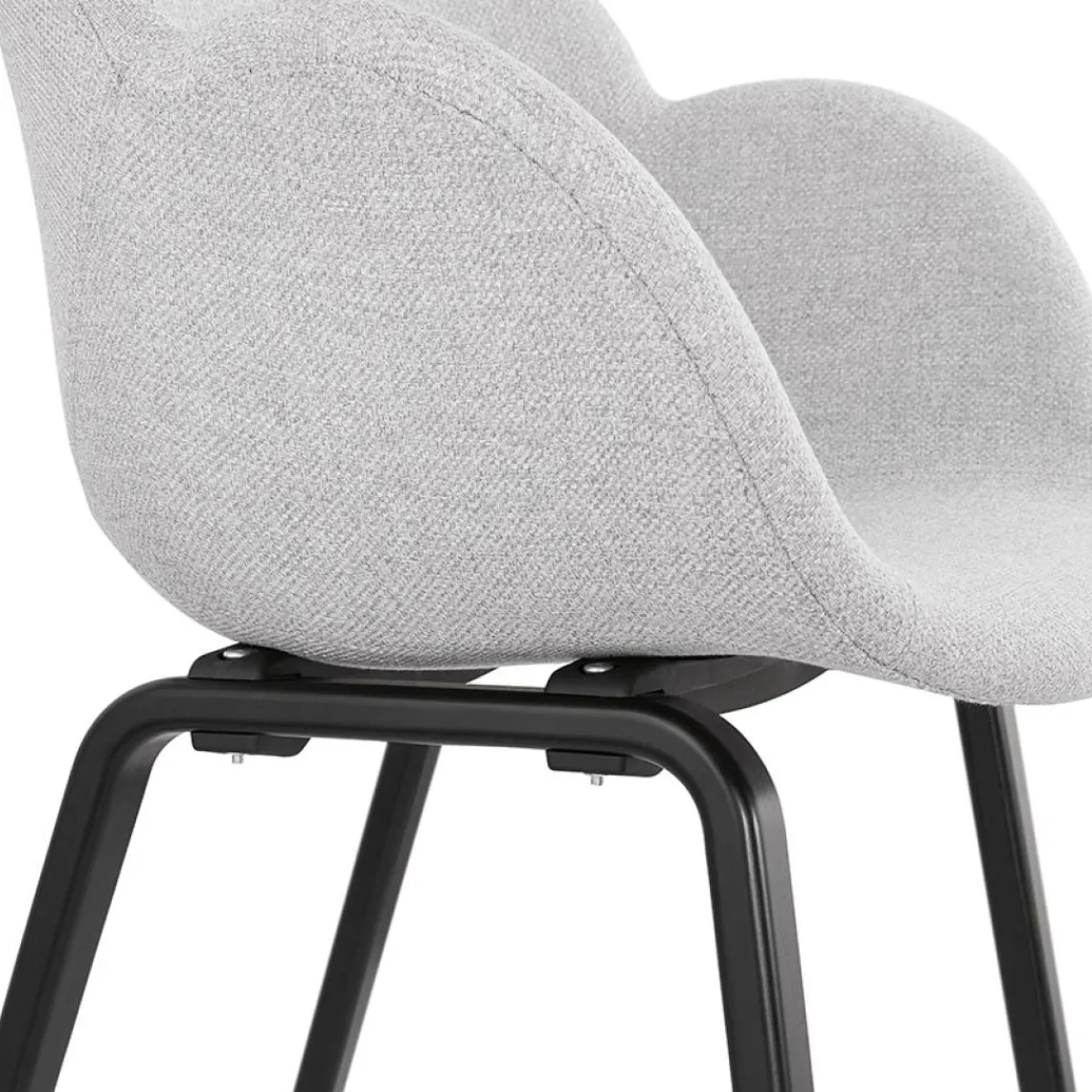 ALTEREGO Chaise design avec accoudoirs 'SAMY' en tissu gris clair et pieds en bois noir New
