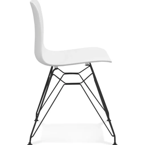 ALTEREGO Chaise design 'GAUDY' blanche style industriel avec pied en métal noir Sale
