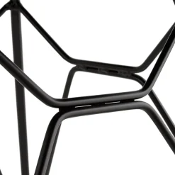 ALTEREGO Chaise design 'GAUDY' blanche style industriel avec pied en métal noir Sale