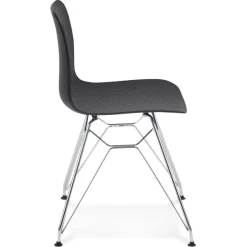 ALTEREGO Chaise design 'GAUDY' noire avec pied en métal chromé Outlet