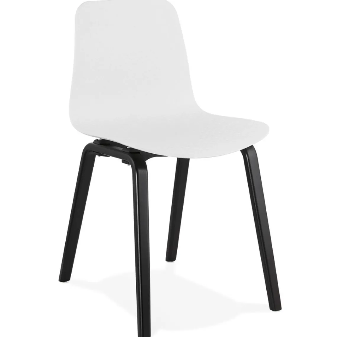 ALTEREGO Chaise design 'PACIFIK' blanche avec pieds en bois noir Online