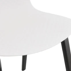 ALTEREGO Chaise design 'PACIFIK' blanche avec pieds en bois noir Online