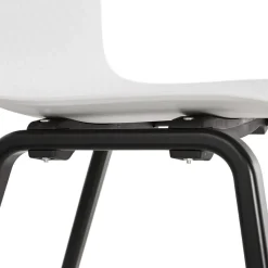 ALTEREGO Chaise design 'PACIFIK' blanche avec pieds en bois noir Online