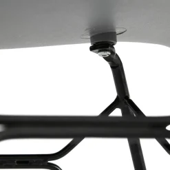 ALTEREGO Chaise design 'SATELIT' grise style industriel avec pieds en métal noir Clearance