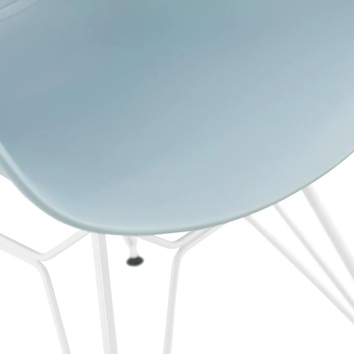 ALTEREGO Chaise moderne 'FIDJI' bleue avec pieds en métal blanc Best