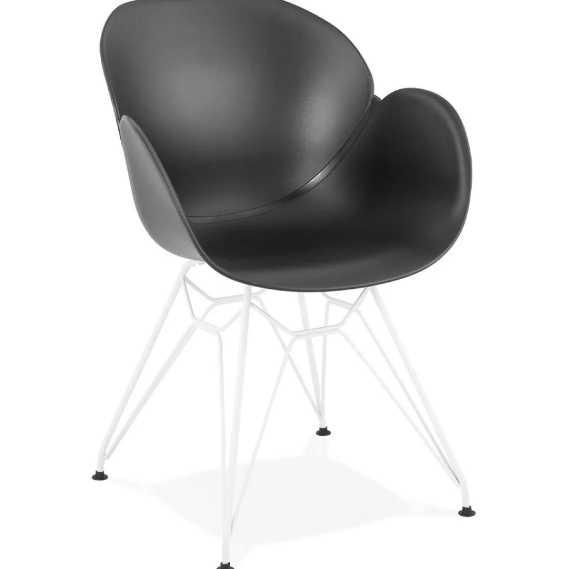 ALTEREGO Chaise moderne 'FIDJI' noire avec pieds en métal blanc Hot