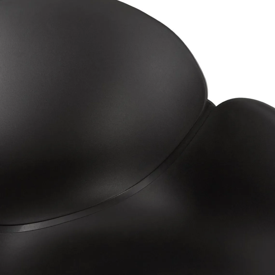 ALTEREGO Chaise moderne 'FIDJI' noire avec pieds en métal blanc Hot