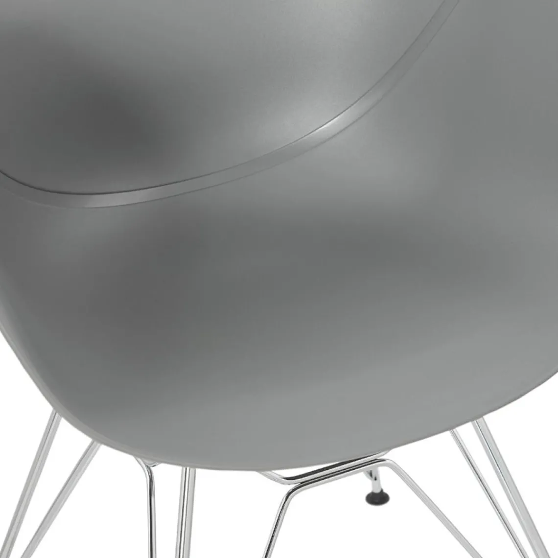 ALTEREGO Chaise moderne 'UNAMI' grise en matière plastique avec pieds en métal chromé Clearance