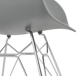 ALTEREGO Chaise moderne 'UNAMI' grise en matière plastique avec pieds en métal chromé Clearance