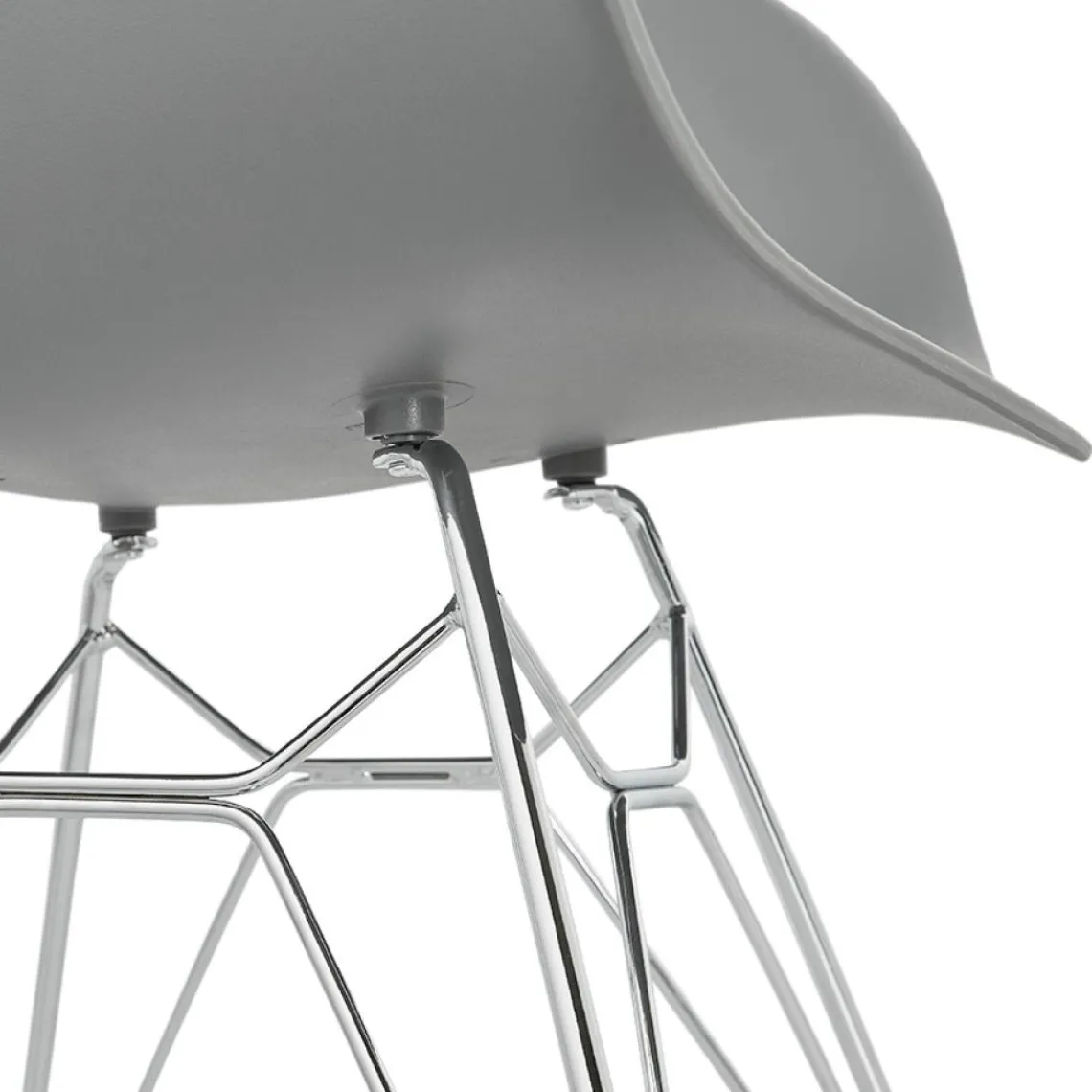 ALTEREGO Chaise moderne 'UNAMI' grise en matière plastique avec pieds en métal chromé Clearance