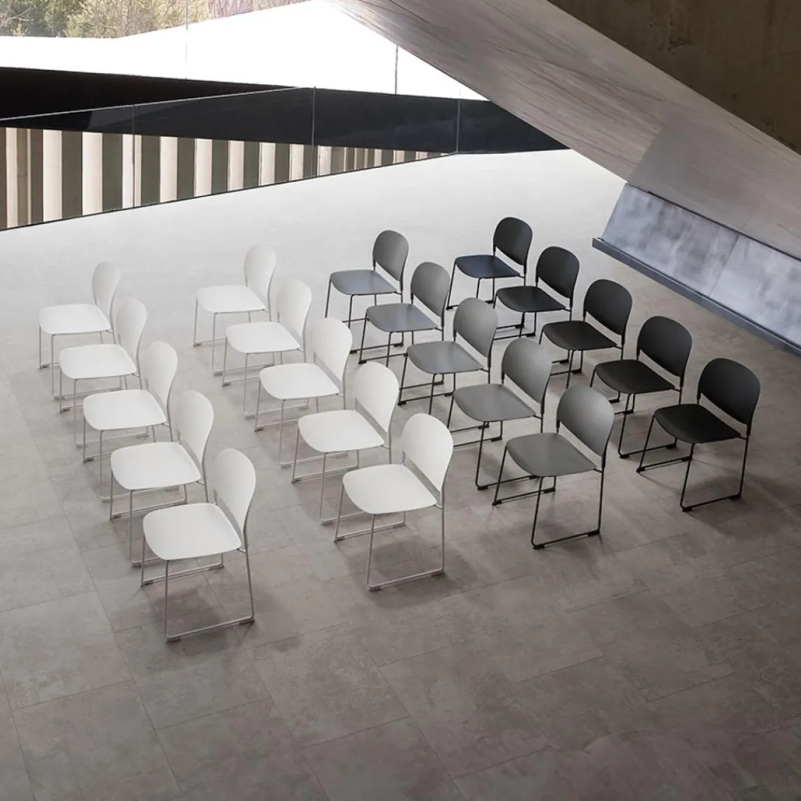 ALTEREGO Chaise 'PILA' blanche avec assise plastique et structure métal Online