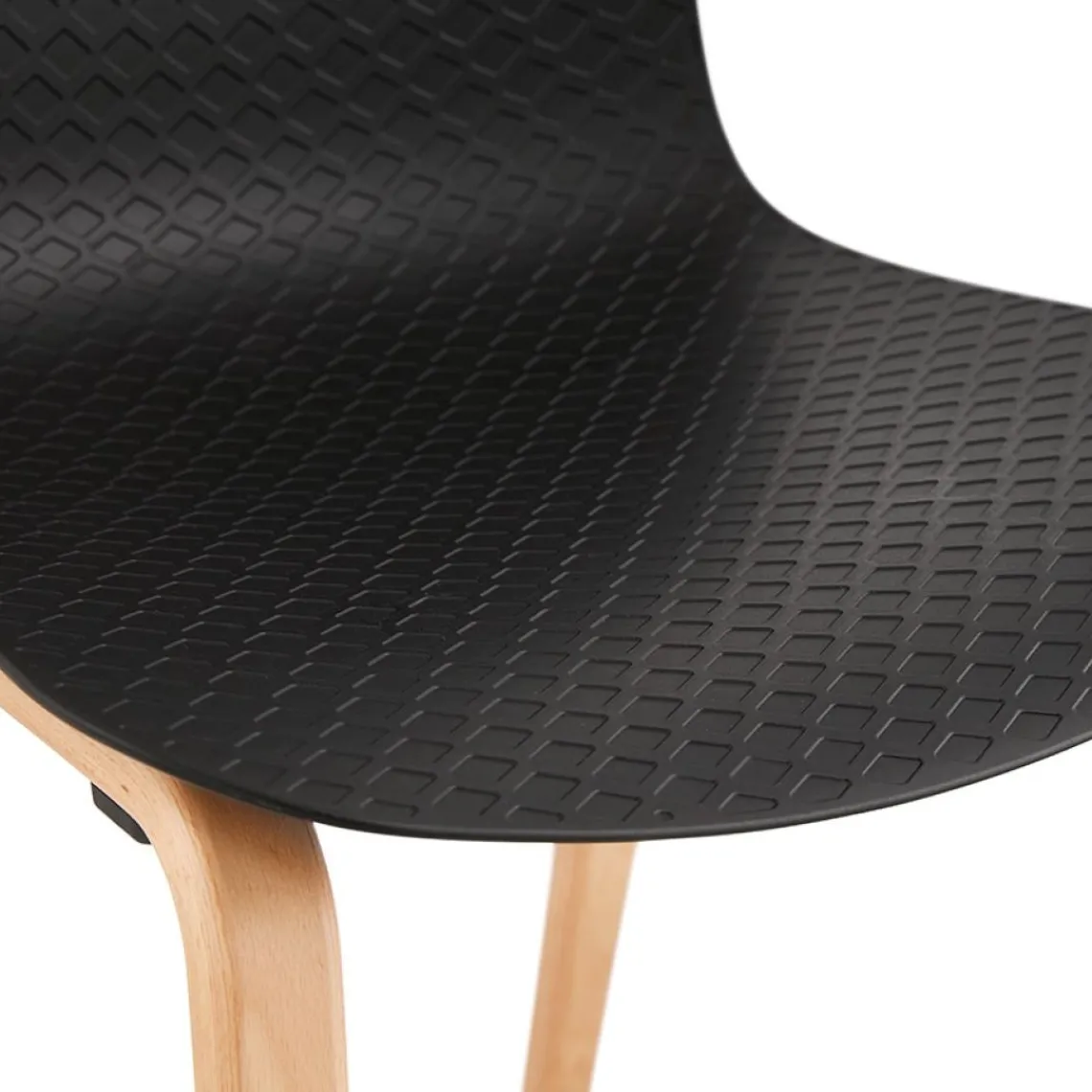 ALTEREGO Chaise scandinave 'PACIFIK' noire avec pieds en bois finition naturelleChaise scandinave 'PACIFIK' noire avec pieds en bois finition naturelle Best