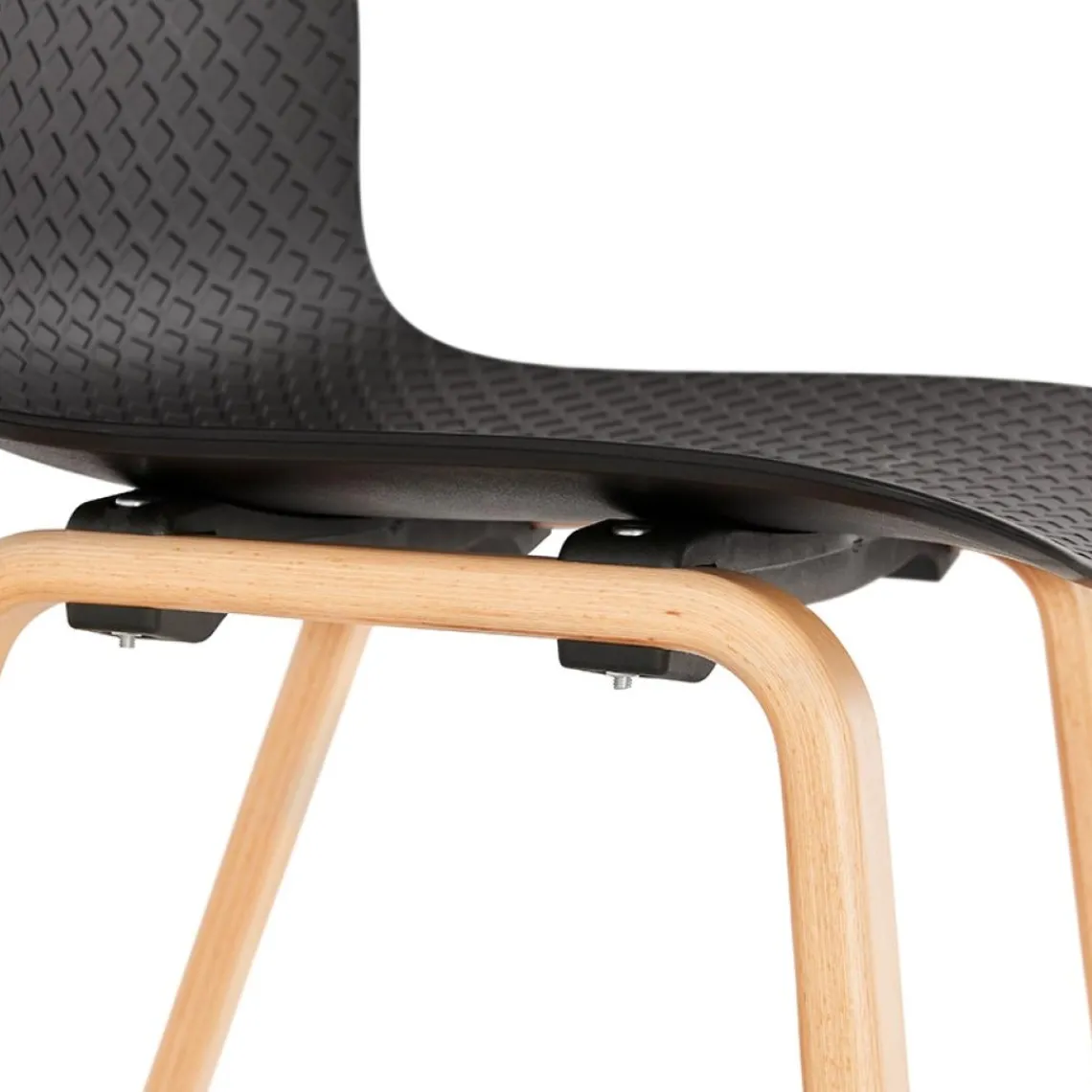 ALTEREGO Chaise scandinave 'PACIFIK' noire avec pieds en bois finition naturelleChaise scandinave 'PACIFIK' noire avec pieds en bois finition naturelle Best