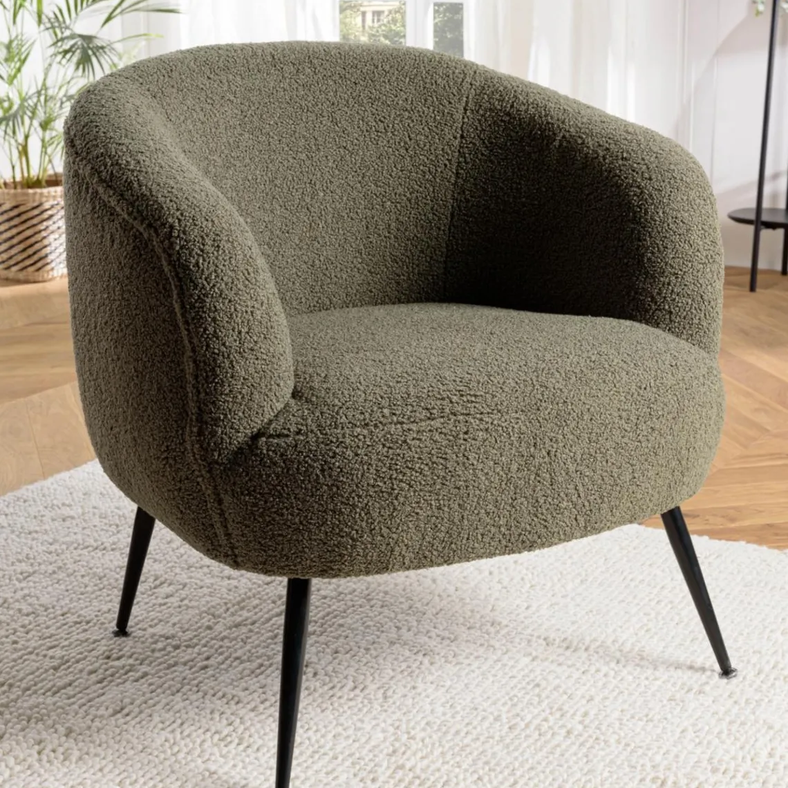 Macabane Fauteuil cosy tissu bouclette vert kaki pieds métal noir AGATHE Outlet