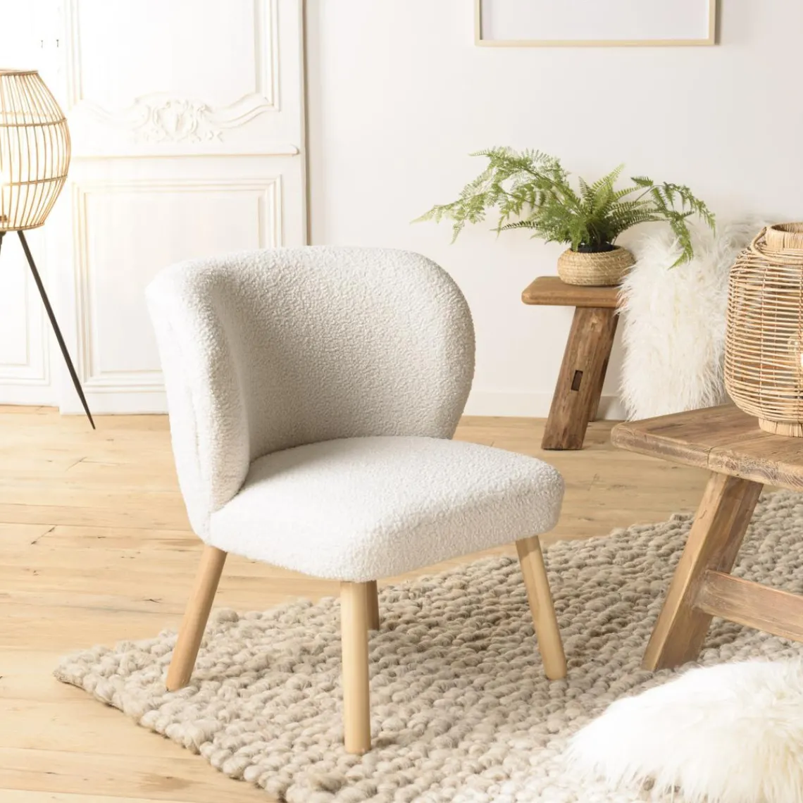 Macabane Fauteuil en tissu bouclette blanc pieds en bois Best