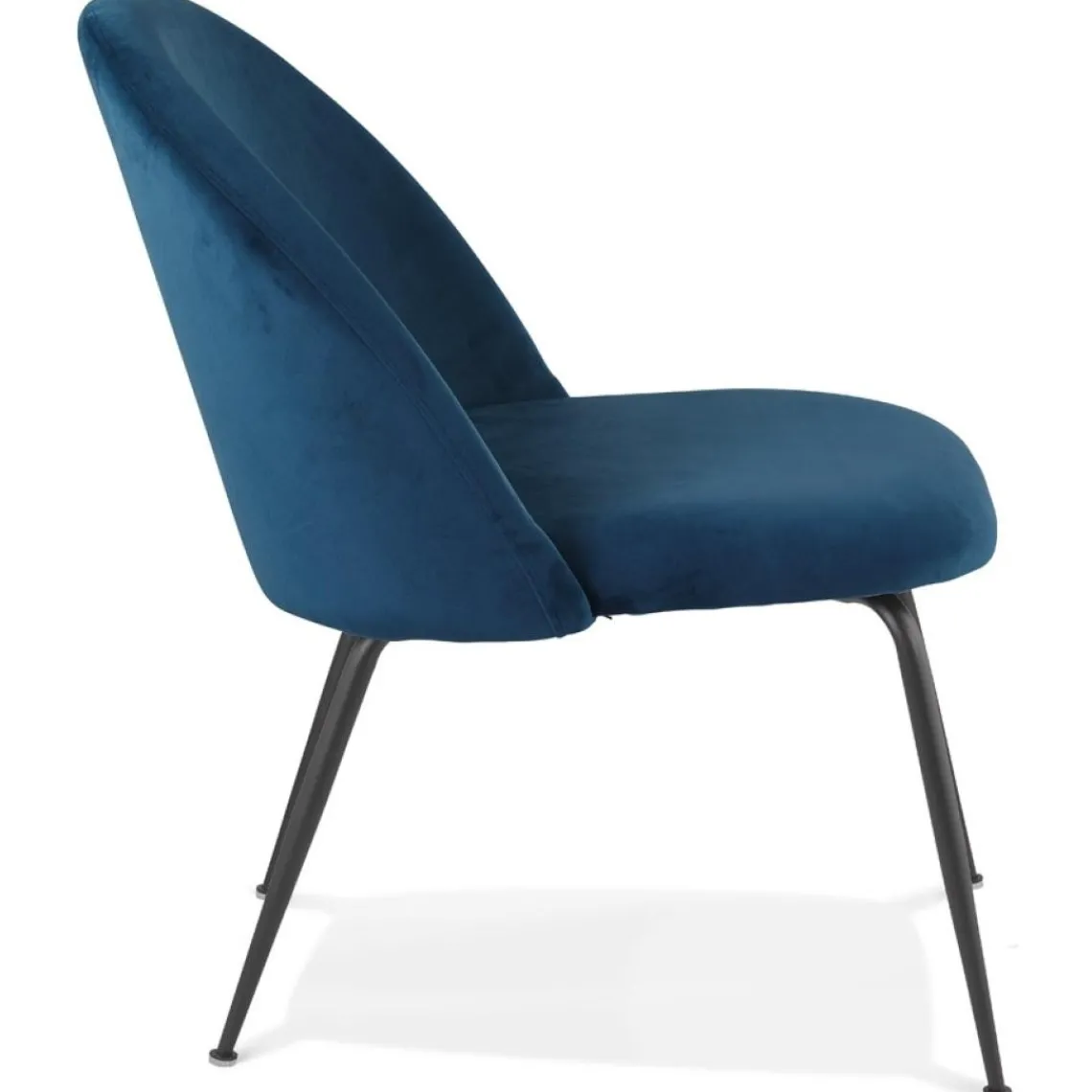 ALTEREGO Fauteuil lounge 'MERMAID' en velours bleu et pieds en métal noir Clearance