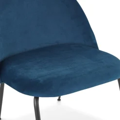 ALTEREGO Fauteuil lounge 'MERMAID' en velours bleu et pieds en métal noir Clearance