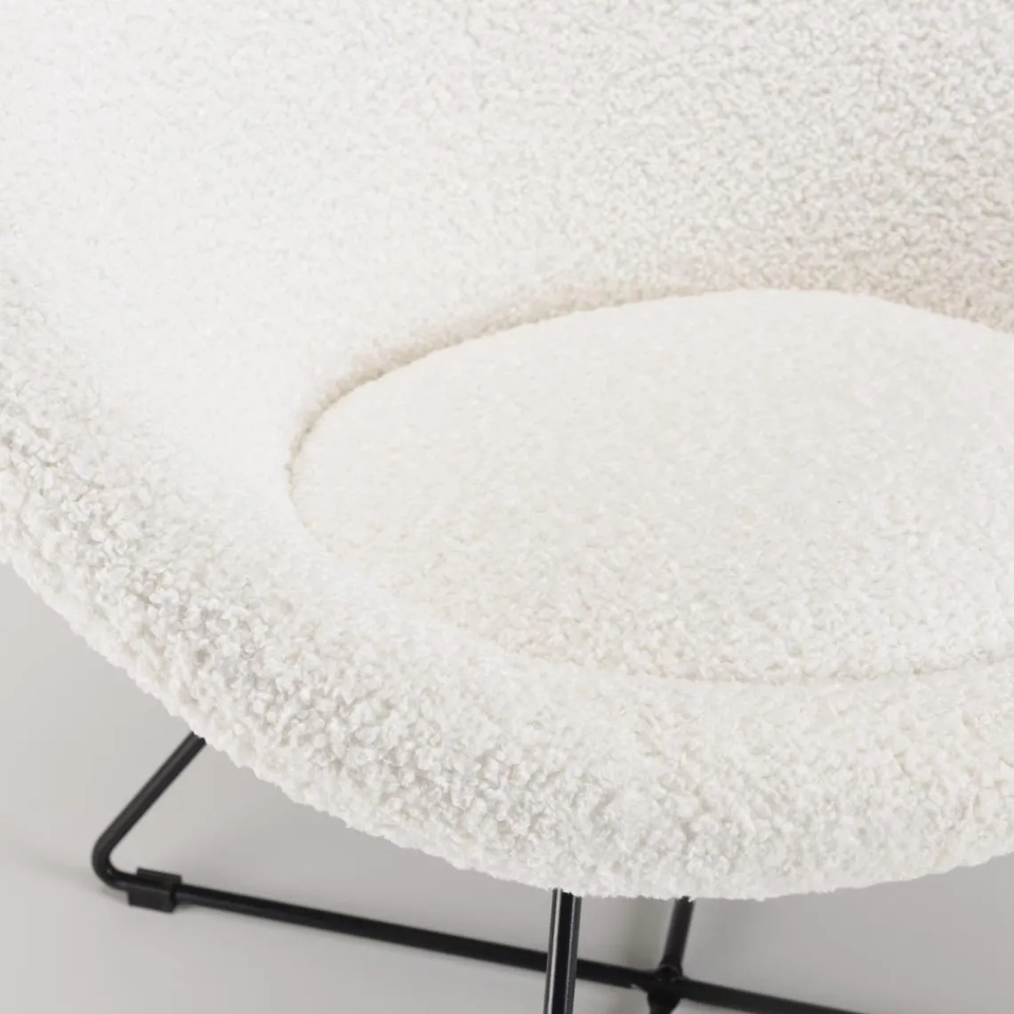 Macabane Fauteuil tissu bouclette blanc pieds croisés métal noir Discount
