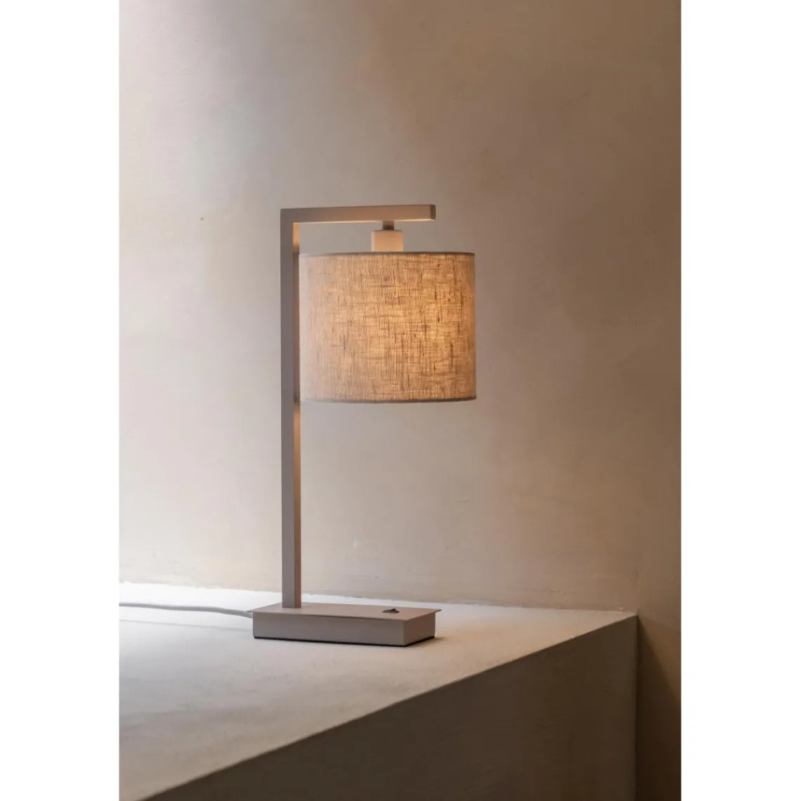 It s About Romi Lampe de table Boston sable abat-jour lin clair Clearance