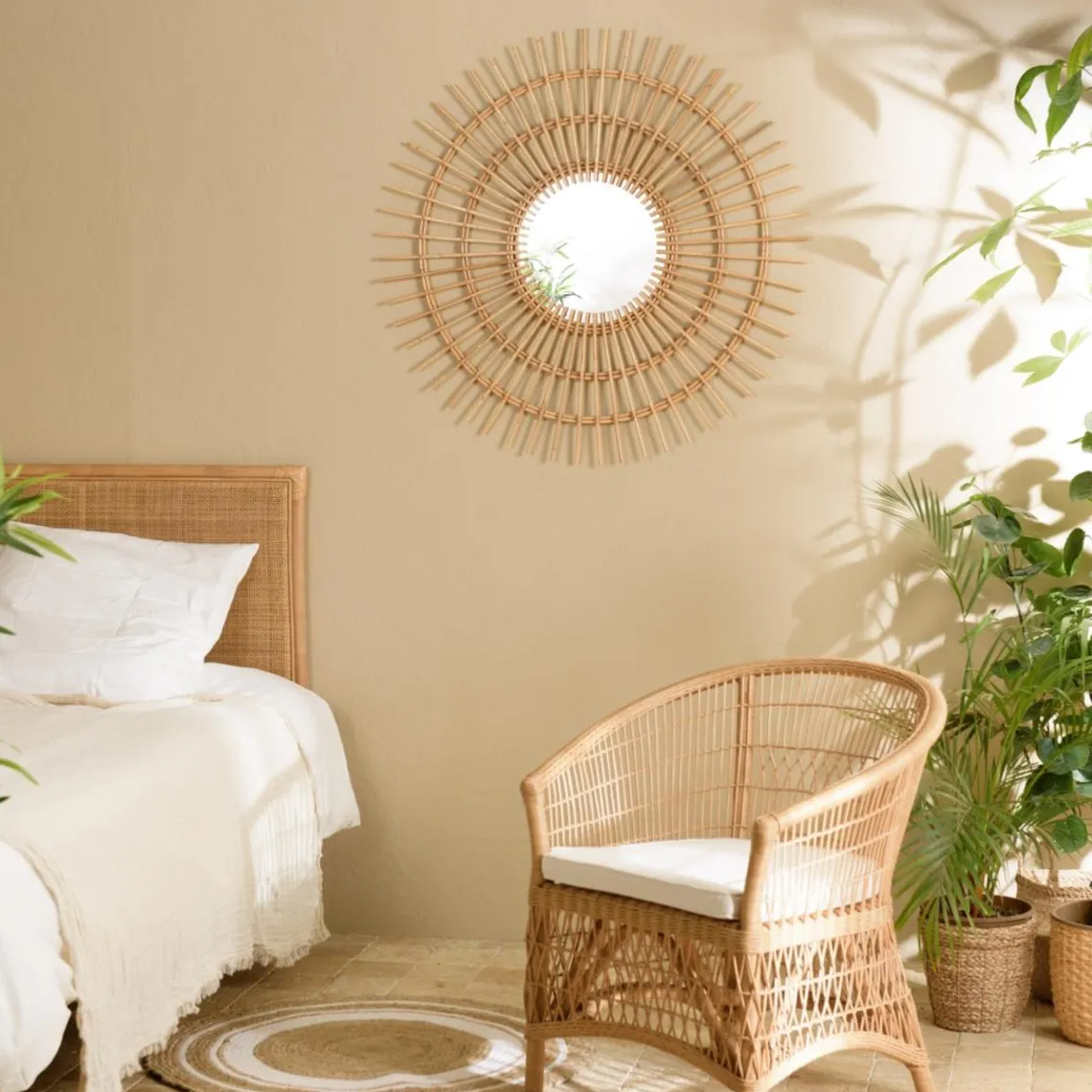 Macabane Miroir rond modèle soleil en rotin couleur brun miel KALLY Sale