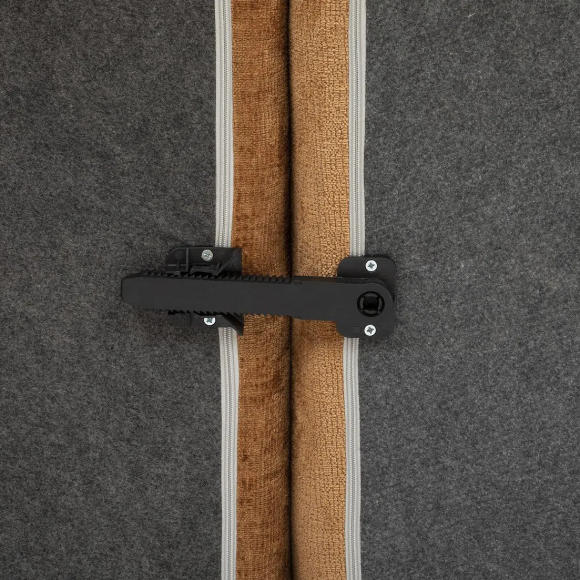 3S. x Home Module chaise longue en velours vert cèdre Outlet