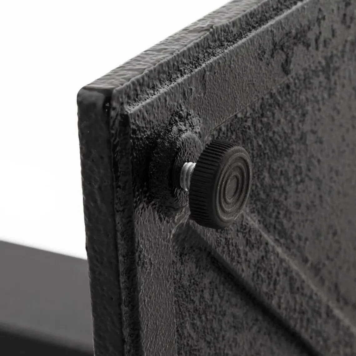 ALTEREGO Petite table à diner carrée 'REGIS' en bois finition naturelle et fonte noire Best