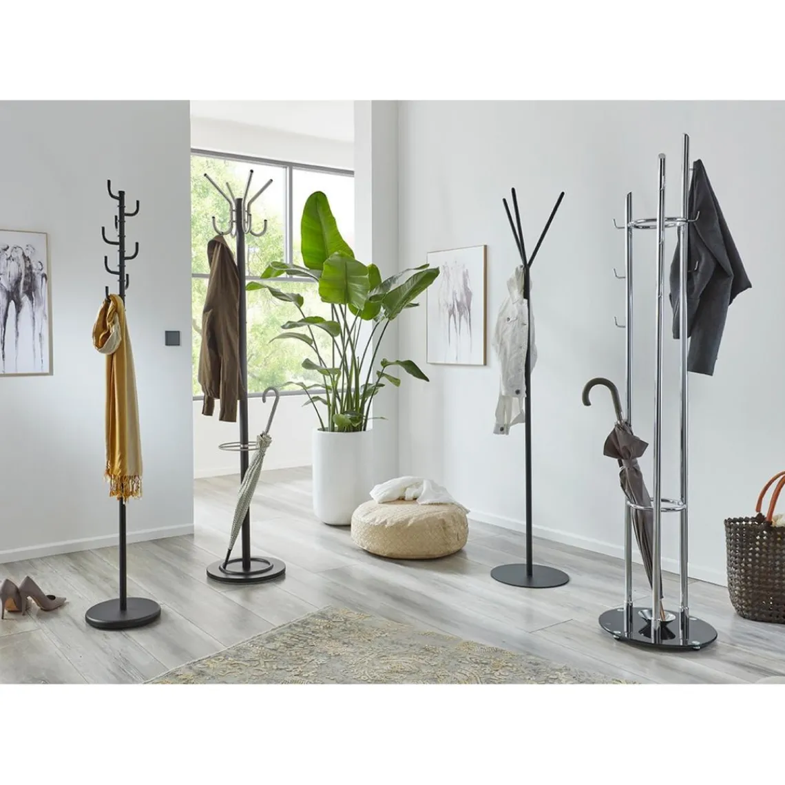 3S. x Home Porte manteau noir avec crochets et porte parapluie en laqué alu New