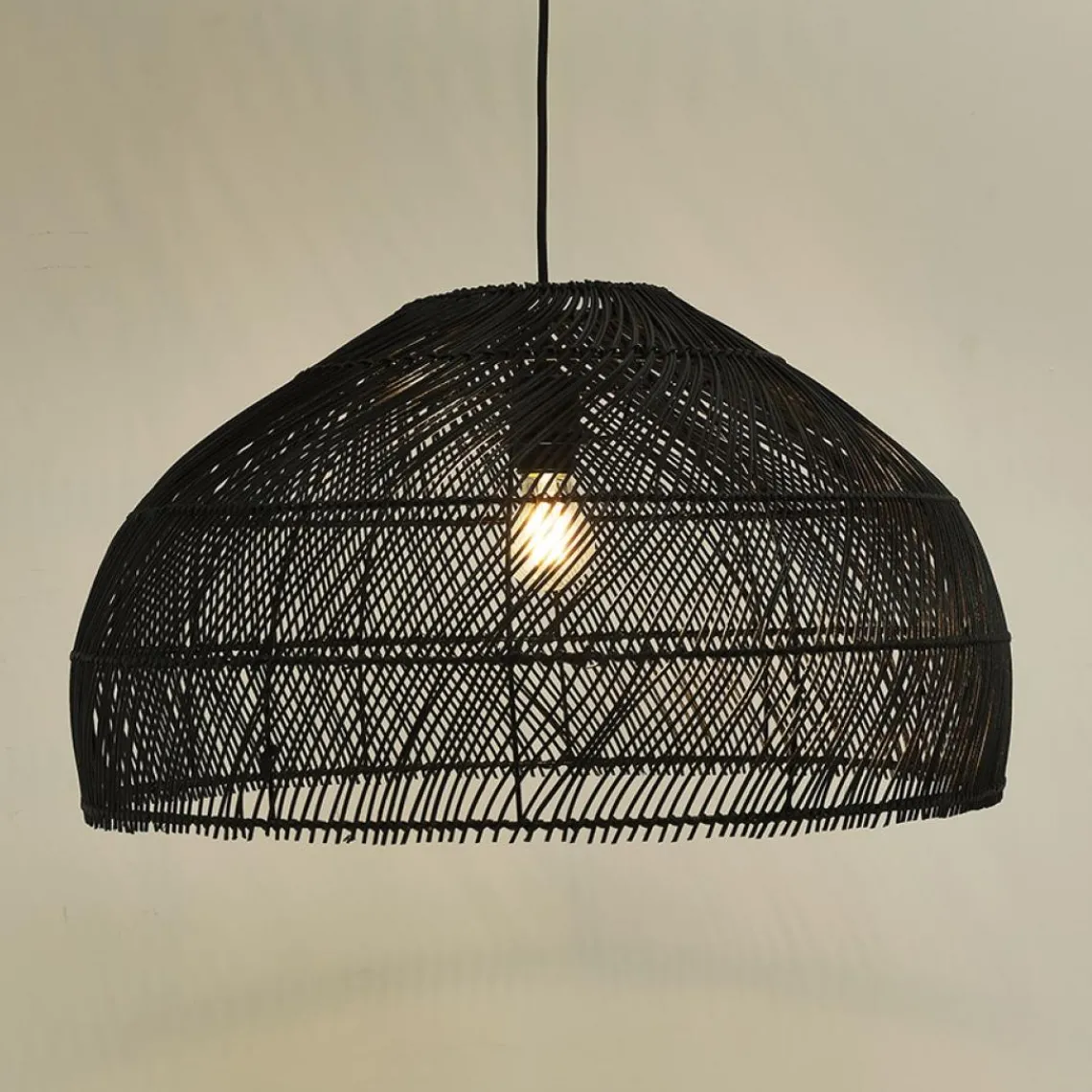 ALTEREGO Suspension ronde 'CANUL' en rotin tressé noir Outlet