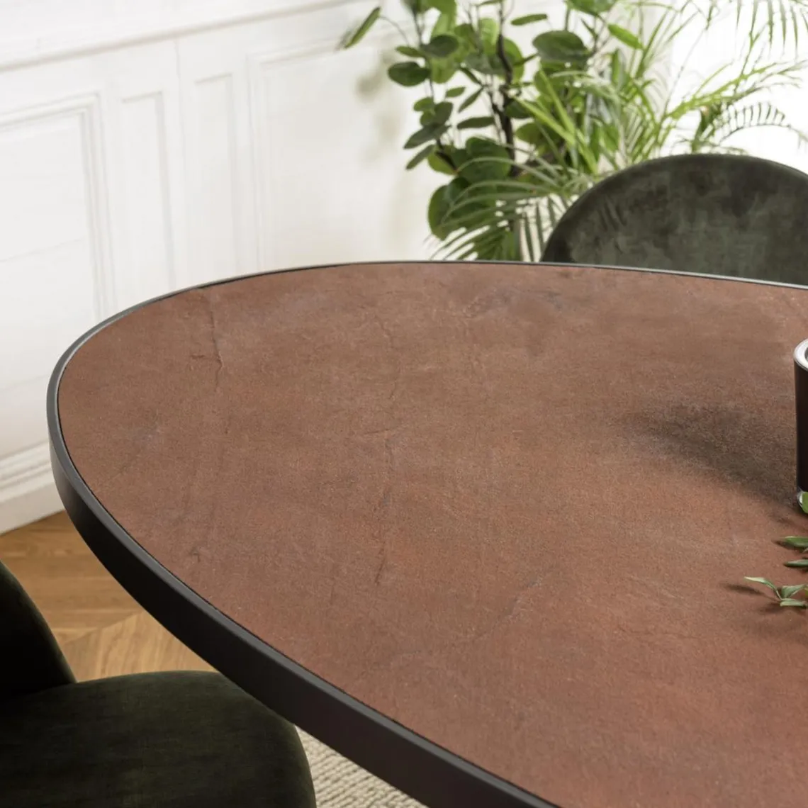 Macabane Table à manger ovale couleur rouille et effet pierre BASILE Clearance
