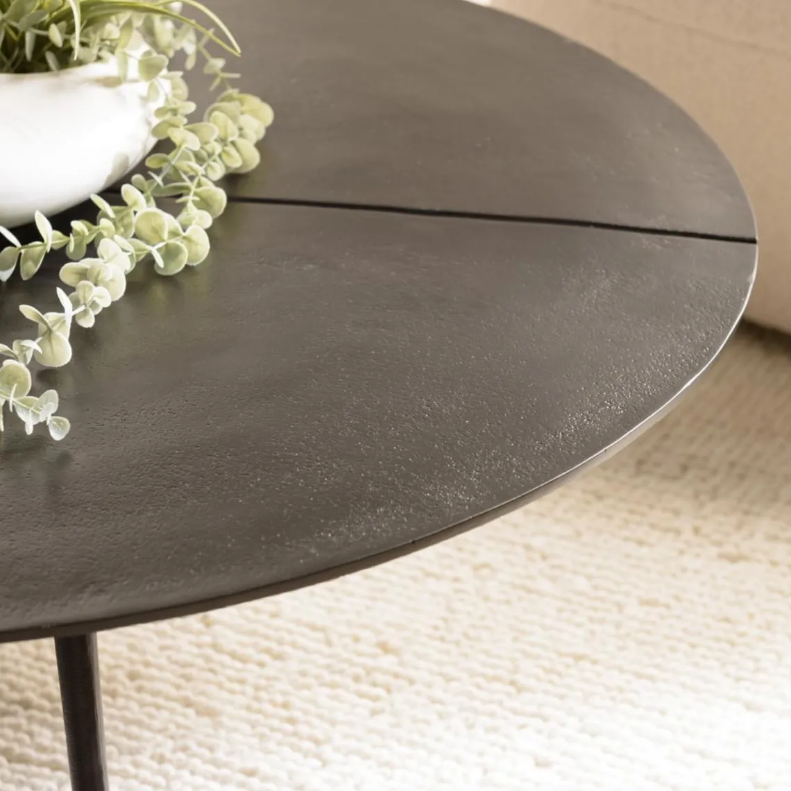 Macabane Table basse ronde en Aluminium JAMES Noir mat Clearance