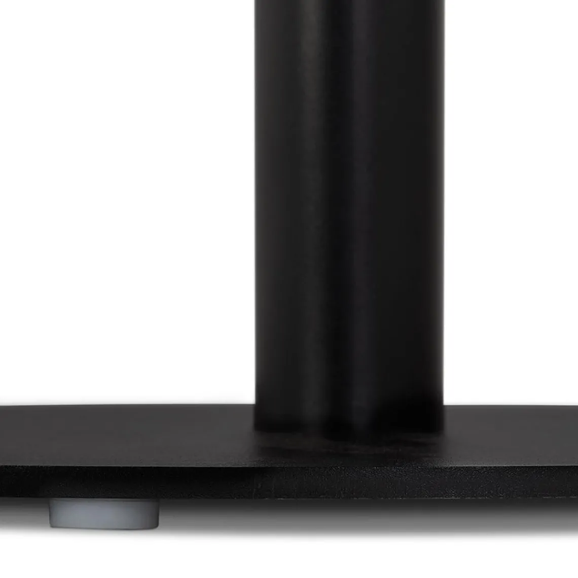 ALTEREGO Table bistrot ronde 'YOGI' blanche avec un pied en métal noir Discount