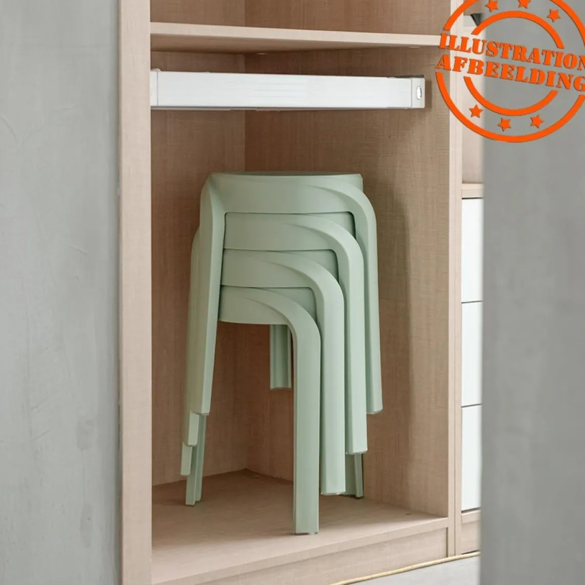 ALTEREGO Tabouret bas empilable 'POMPA' en matière plastique vert clair Hot
