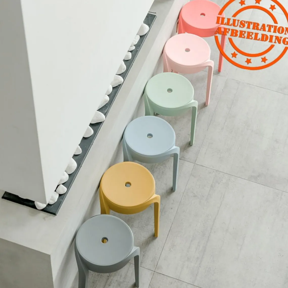 ALTEREGO Tabouret bas empilable 'POMPA' en matière plastique noir Best