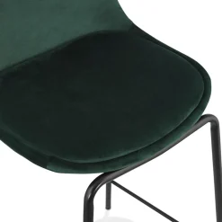 ALTEREGO Tabouret de bar 'FENTON' en velours vert et pied en métal noir New