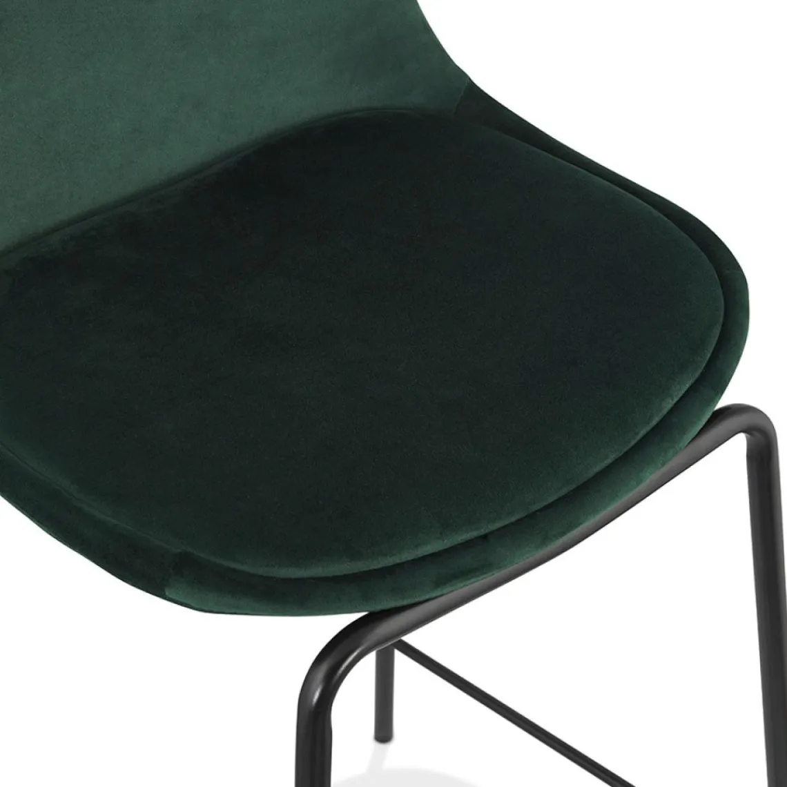 ALTEREGO Tabouret de bar 'FENTON' en velours vert et pied en métal noir New