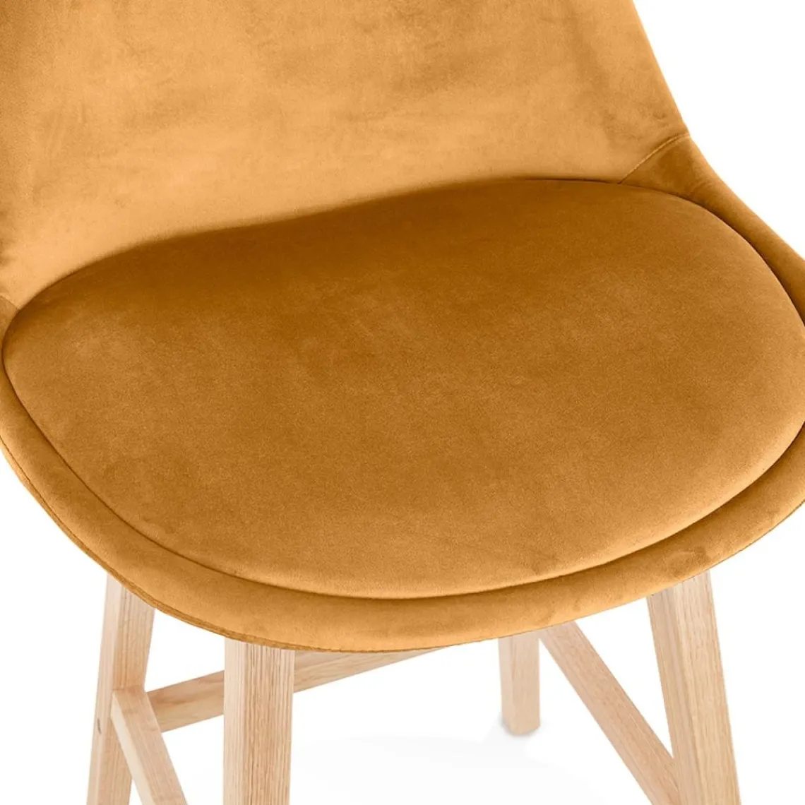 ALTEREGO Tabouret de bar 'MORISS' en velours moutarde et pieds en bois naturel Online