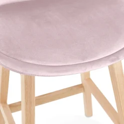 ALTEREGO Tabouret de bar 'MORISS' en velours rose et pieds en bois naturel Clearance