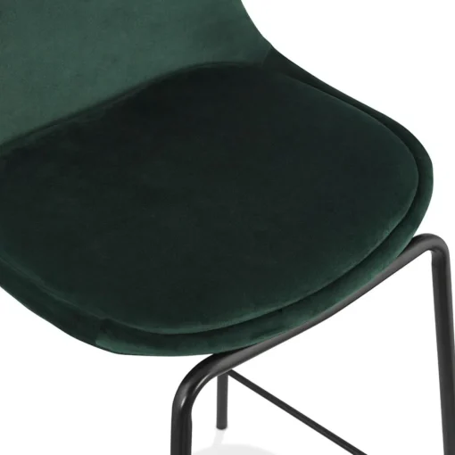 ALTEREGO Tabouret snack mi-hauteur 'FENTON MINI' en velours vert et pied en métal noir