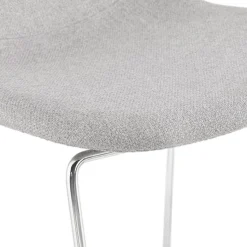 ALTEREGO Tabouret snack mi-hauteur empilable 'FAKIR MINI' en tissu gris clair et pied en métal chromé New