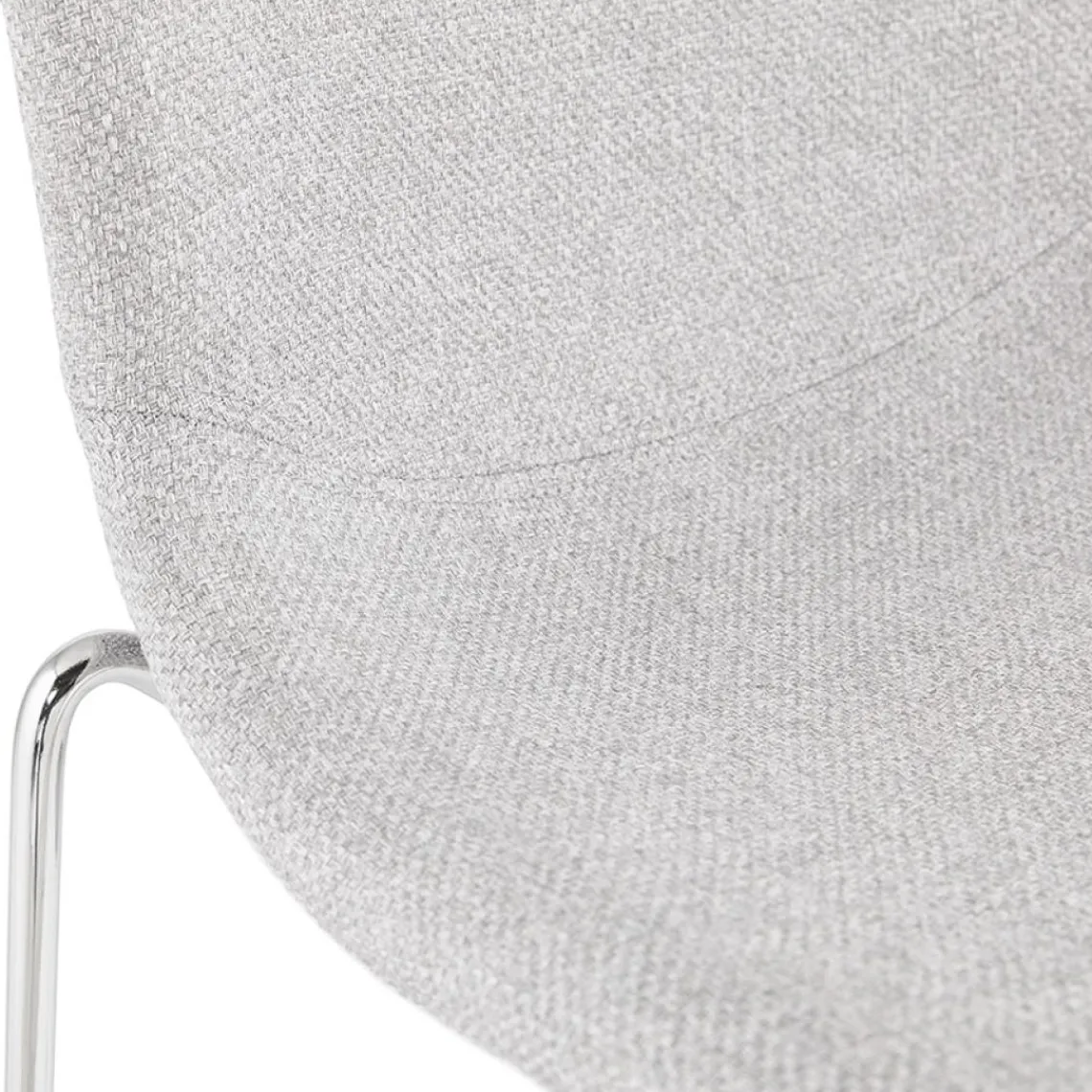 ALTEREGO Tabouret snack mi-hauteur empilable 'FAKIR MINI' en tissu gris clair et pied en métal chromé New