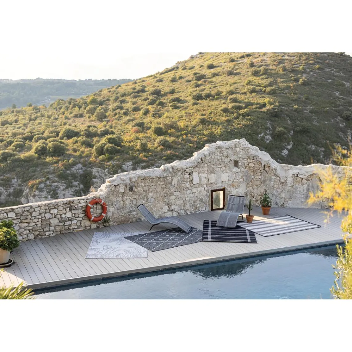 Maison Vivaraise Tapis Paomia outdoor Tonnerre 60 x 110 Gris foncé Outlet