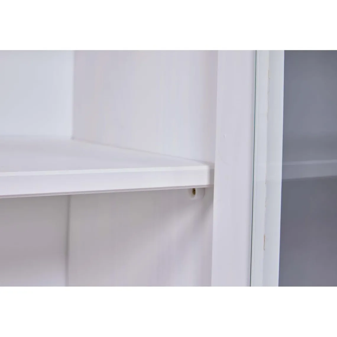 3S. x Home Vaisselier 2 portes vitrées 3 tiroirs WESTERLAND pin massif vernis blanc Hot